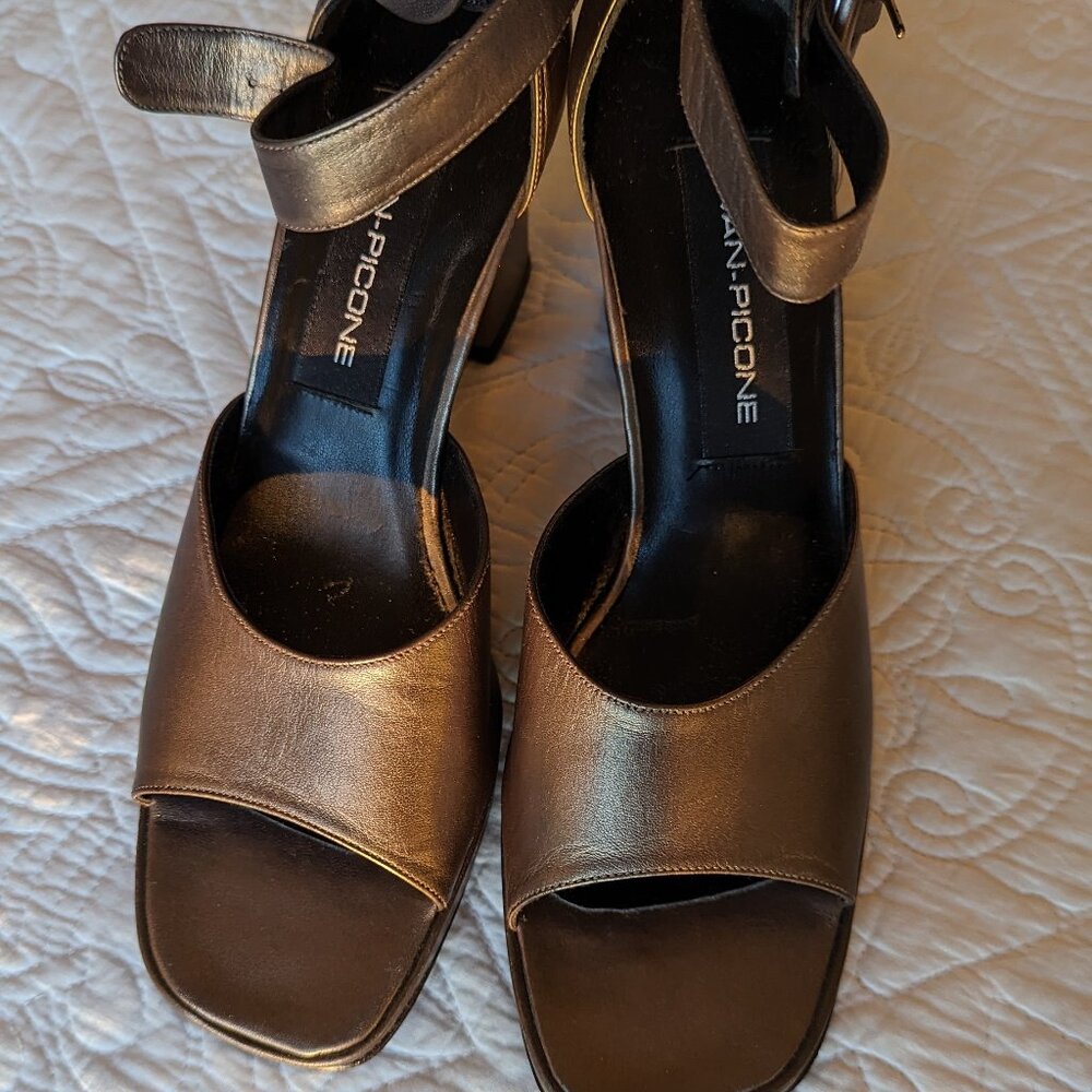 Evan Picone leather metallic platform dress sandals- Size 8.5 Narrow NWOT